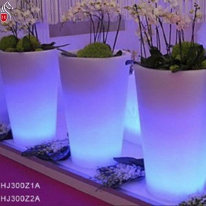 Illuminated-Pots-Planters-Wholesale-Custom-300x300